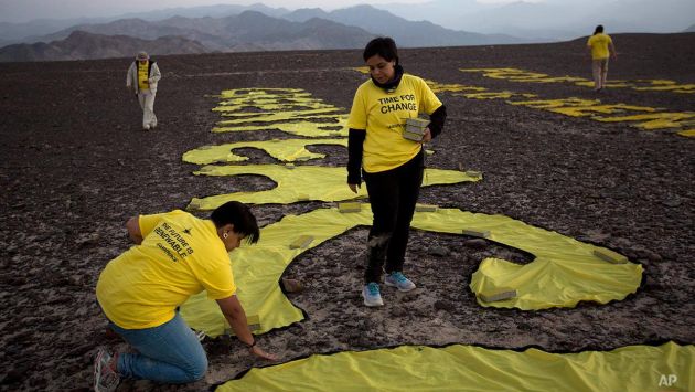 Ollanta Humala criticó a jueza por no impedir salida de activistas de Greenpeace que dañaron las Líneas de Nasca. (Facebook)