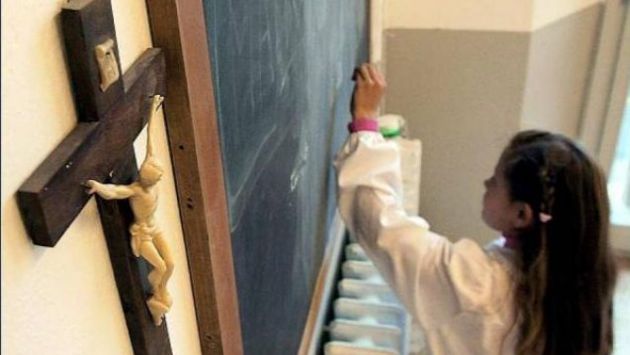 Italia: Sancionaron a profesor por retirar crucifijo de un aula. (EFE)