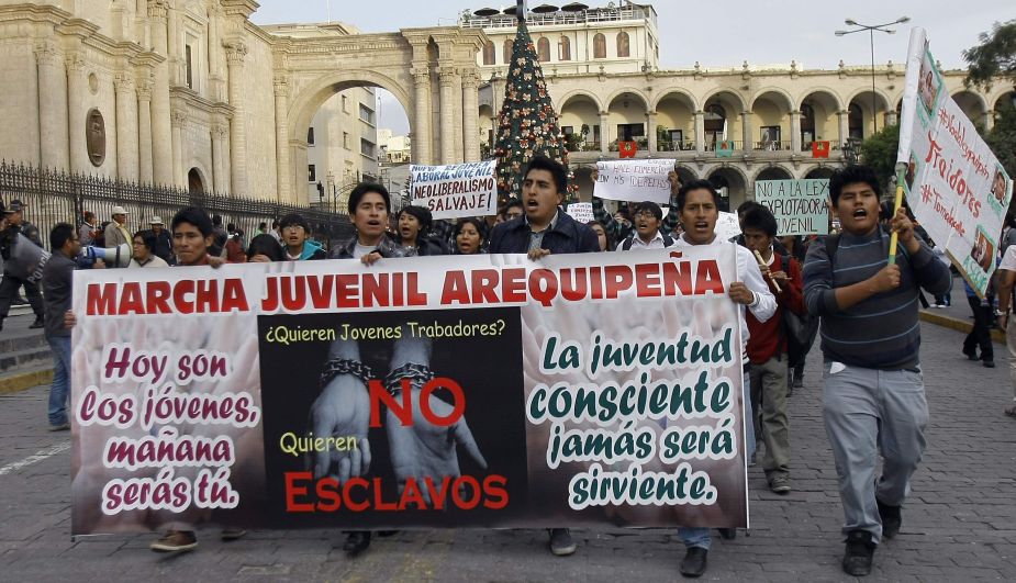 Régimen laboral juvenil: Así fue la protesta contra la Ley Pulpín en Arequipa. (Heiner Aparicio/Perú21)
