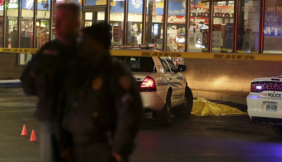 Un policía mató a un joven afroamericano armado en una gasolinera cerca de Saint Louis, Missouri. (AP)