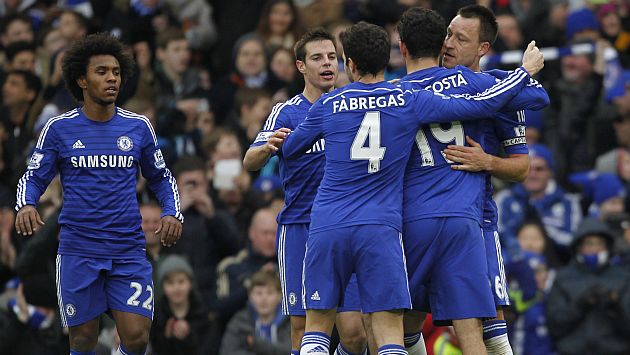 Chelsea sigue en la punta de la Premier League. (AFP)