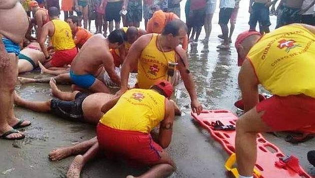 Caída de rayo dejó cuatro bañistas muertos en playa de Sao Paulo. (g1.globo.com)