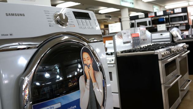Lavadoras de Samsung fueron dañadas por trabajadores de LG. (AFP)