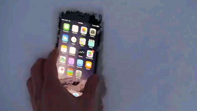 iPhone pasó un día bajo la nieve. (TechRax en YouTube)
