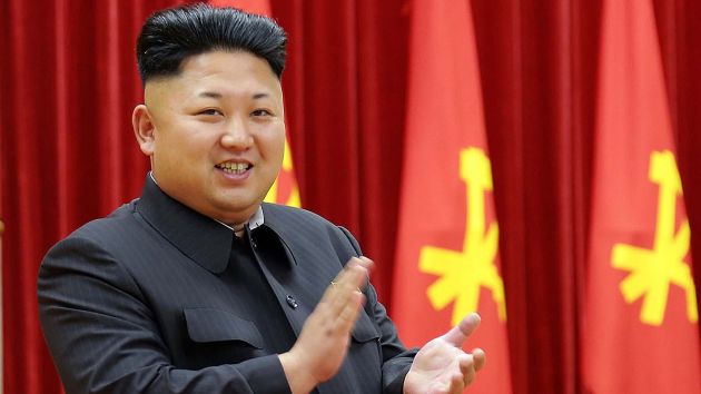 Líder norcoreano sorprende. (AFP)