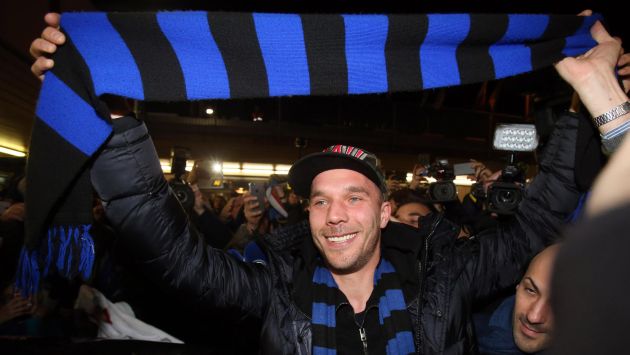Lukas Podolski vestirá la camsieta del Inter de Milan en el 2015. (AP)