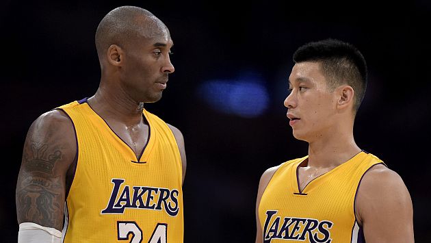 Kobe Bryant se enfadó con Jeremy Lin por no cometer una falta en partido de la NBA. (EFE/YouTube)