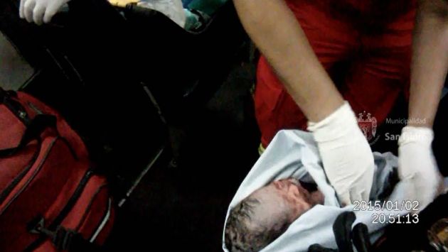 Mujer fue atendida durante trabajo de parto en un bus. (Municipalidad de San Isidro)