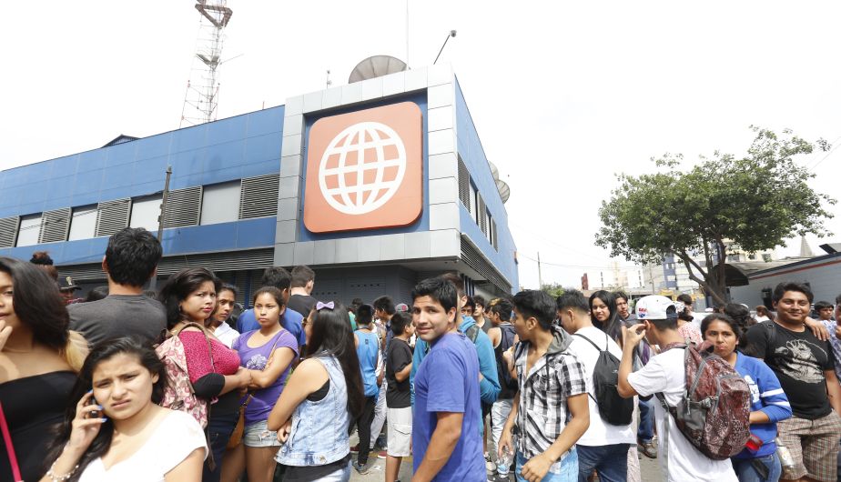 Miles de jóvenes pugnaron por participar en casting del programa Esto es guerra teens que se realizó en América Televisión. (Nancy Dueñas/Perú21)