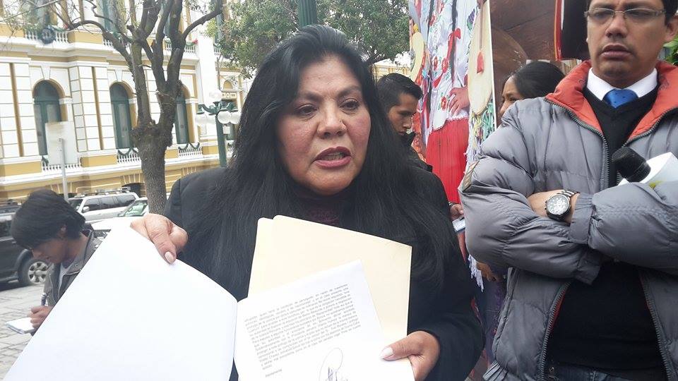 La diputada Norma Piérola advirtió que Martín Belaunde Lossio busca victimizarse ante las autoridades bolivianas. (Fabiola Valle/Perú21)