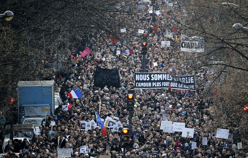 Miles marchan en Francia en contra del terrorismo.  (Reuters)