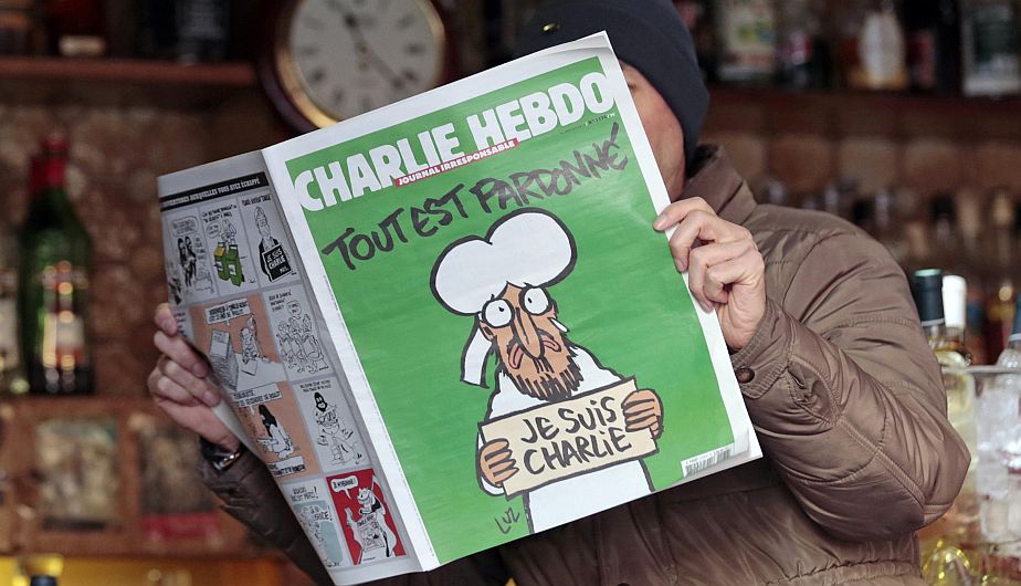 Este número de Charlie Hebdo salió a la venta con el mismo espíritu que los anteriores. (Reuters)