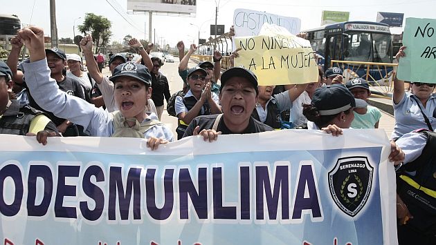 Despedidos de la Municipalidad de Lima aún reclaman y denuncian convocatoria “camuflada” de personal. (Mario Zapata)