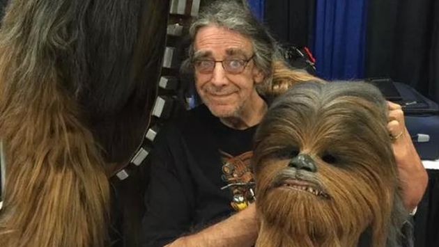 El actor que interpreta ‘Chewbacca’ en Star Wars fue hospitalizado por neumonía. (@TheWookieeRoars)