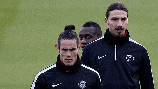 Zlatan Ibrahimovic y Edinson Cavani no pueden superar sus diferencias. (AFP)