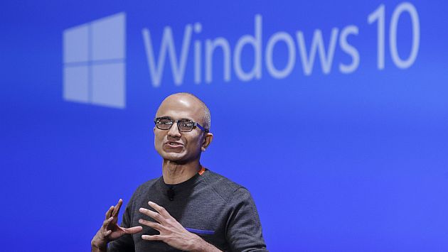 El CEO de Microsoft, Satya Nadella, explicando los beneficios del nuevo sistema operativo. (AP)