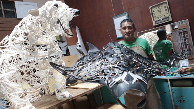 Richard Miñano recicla para sus obras de arte. (Nancy Dueñas)