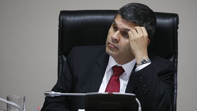 A Santiago Gastañaduí no le gustó nada que Sergio Tejada diga que quien gobierna es el MEF y no Ollanta Humala. (Mario Zapata)