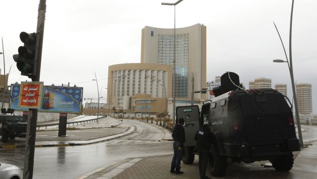 Las fuerzas del orden libias rodeaban desde hacía unas horas el hotel Corinthia. (Reuters)