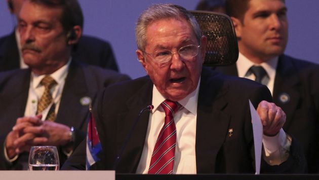 Raúl Castro demanda a Obama fin del bloqueo a Cuba y entrega de Guantánamo. (Reuters)