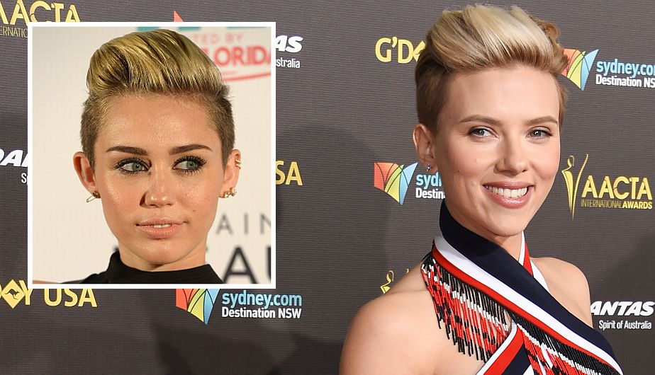 Miley Cyrus: ¿Scarlett Johansson le copió el look? (AP/AFP)