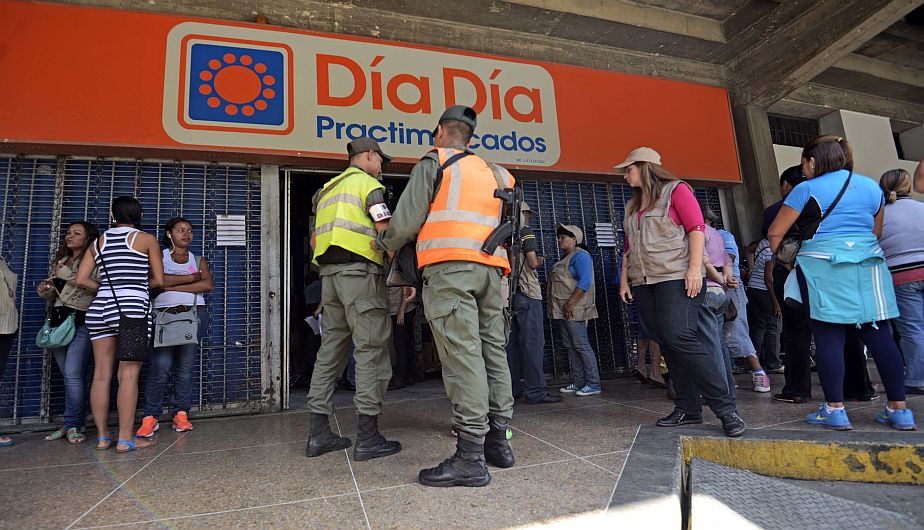 Venezuela: Gobierno tomó cadena de supermercado acusada de acaparar alimentos. (AFP)
