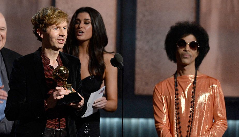 Beck se llevó los Grammy a Mejor Álbum y Mejor Álbum de Rock por su disco ‘Morning Phase’. (AFP)
