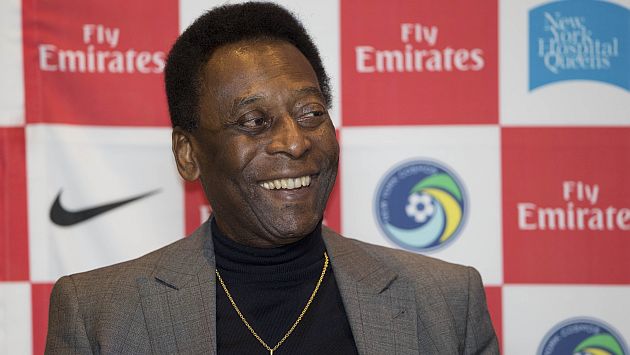 Pelé afirmó que se le da mucho atención a los racistas en los estadios. (AP)
