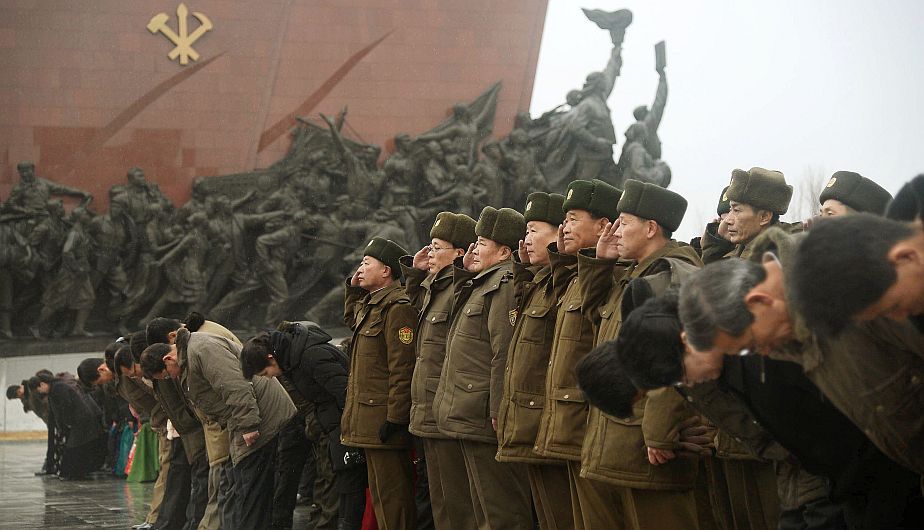 Militares de Corea del Norte en la colina de Mansundae, Pyongyang. (Reuters)