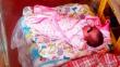 Facebook: Recién nacida duerme sobre paquete de papel higiénico