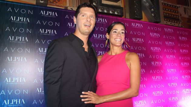 Gianella Neyra y Cristian Rivero se luciero como pareja en un evento de una conocida marca de cosméticos. (Difusión)