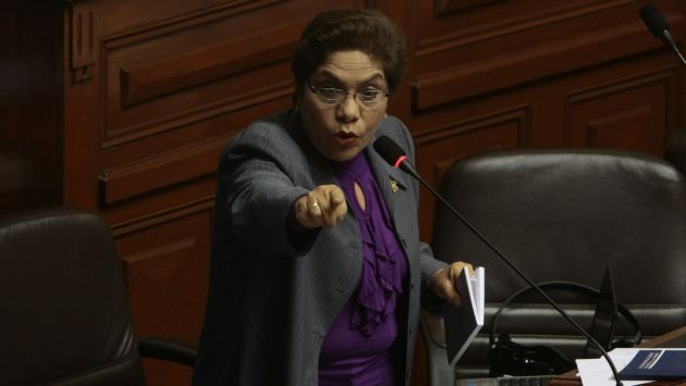 Congresista Luz Salgado dijo que el jefe de Migraciones será citado al Congreso.