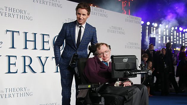 Stephen Hawking mostró su alegría con emotivo mensaje a Eddie Redmayne luego que este ganara el Oscar. (AP)