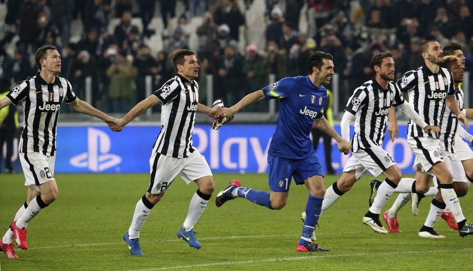 Juventus se puso adelante en la llave por los octavos de final de la Champions League al derrotar 2-1 al Borussia Dortmund. (Reuters)
