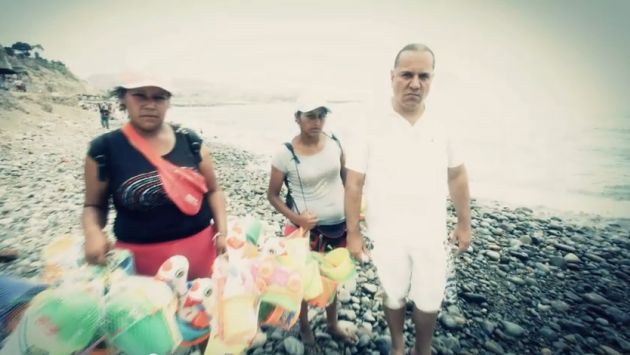 Mauricio Diez Canseco estuvo rodeado de trabajadores y bañistas de Agua Dulce. (YouTube/Prensa MDC)