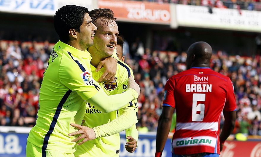 Barcelona aún sueña con retomar la punta de la Liga española. (Reuters)