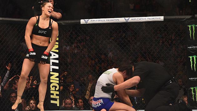 Ronda Rousey venció a Cat Zingano en el UFC 184 y obtuvo un nuevo récord. (@SportsCenter en Twitter)