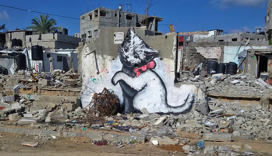 Banksy pintó graffitis en Gaza para que veas lo que ocurre allí. (banksy.co.uk)