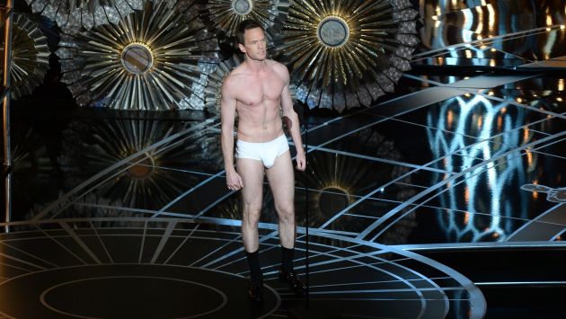 Neil Patrick Harris salió en ropa interior en un momento de los Premios Oscar 2015. (AFP)