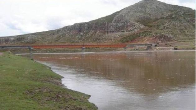 Vertieron aguas servidas en el río Coata de Puno. (USI)