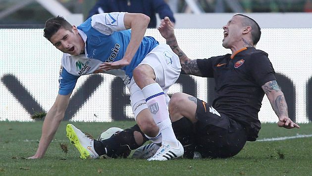 Jugador del Chievo Verona se rompió la pierna en pleno partido en la Serie A. (EFE)