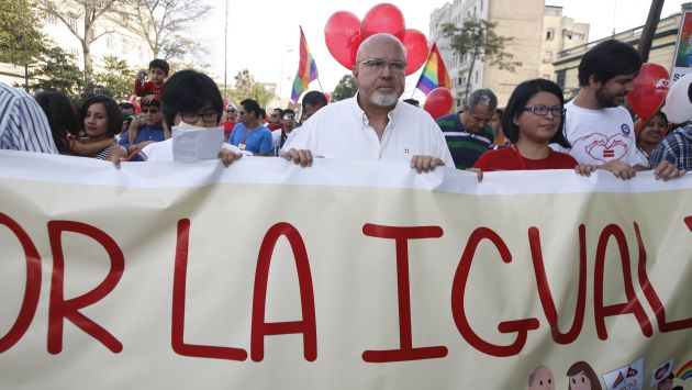 Legislador Carlos Bruce encabezó este sábado marcha a favor de la Unión Civil. (Perú21)