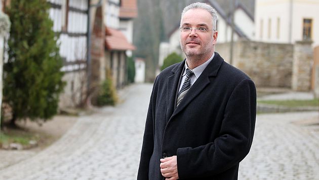 Alcalde en Alemania renunció tras amenazas de neonazis. (AFP)