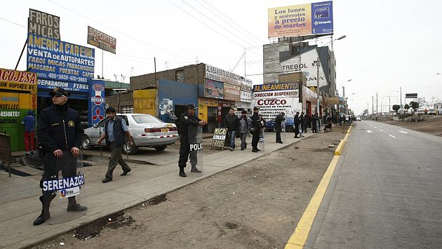 La Municipalidad de Lima desalojó a ambulantes de la estación Naranjal. (César Fajardo / USI)