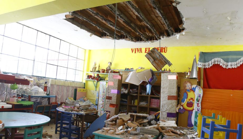 Arequipa: Así quedó aula de jardín infante en donde techo se desplomó. (Heiner Aparicio/Perú21)