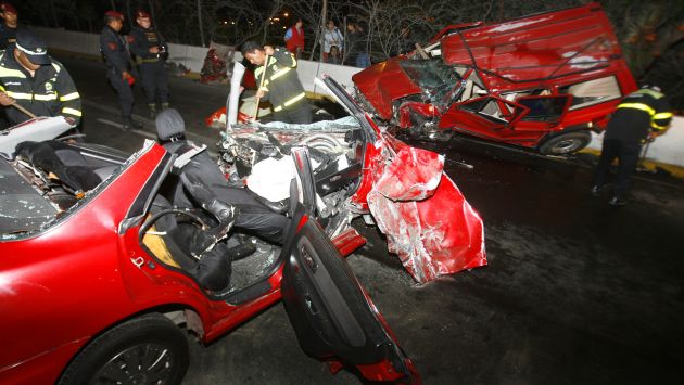 El exceso de velocidad, malas maniobras del conductor y el alcohol originan accidentes de tránsito. (USI)