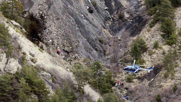 Un piloto estaba fuera de la cabina en el momento de la caída del avión Airbus contra los alpes de Francia.