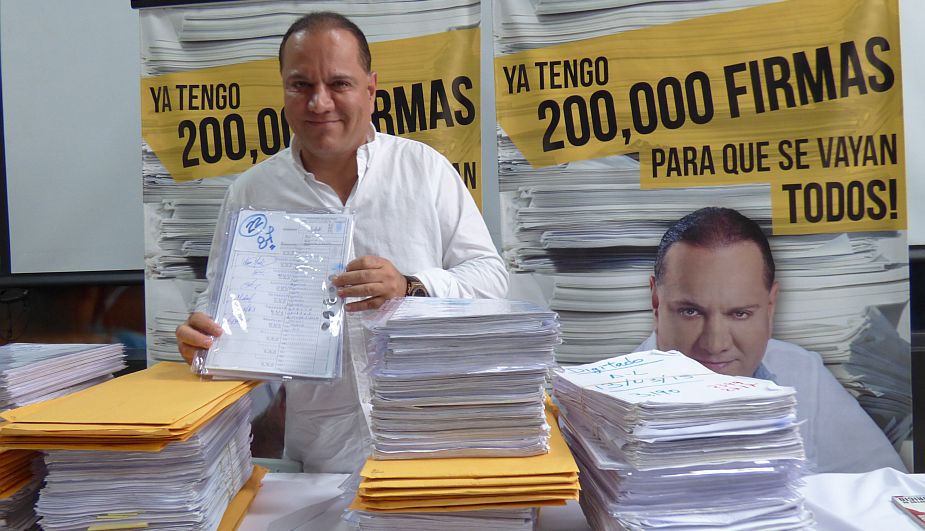 Mauricio Diez Canseco presentó firmas para inscribir su partido ante el Jurado Nacional de Elecciones. (Difusión)