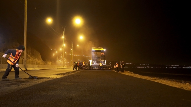 Asfaltado de tercer carril en la Costa Verde se realizó durante la madrugada del martes. (Difusión)