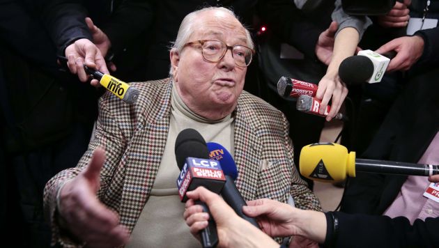 Jean-Marie Le Pen volvió a crear controversia con sus declarciones sobre las cámaras de gas. (AFP)